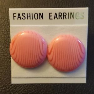 Boutique Wavy Pink Circle Fashion Earrings With Clam Design